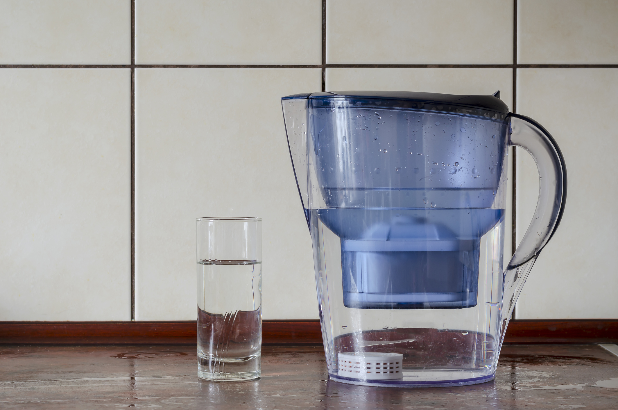 Filtrační konvice se sklenicí vody