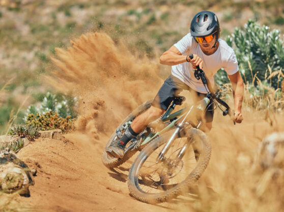 Adrenalinová jízda na kole v písku